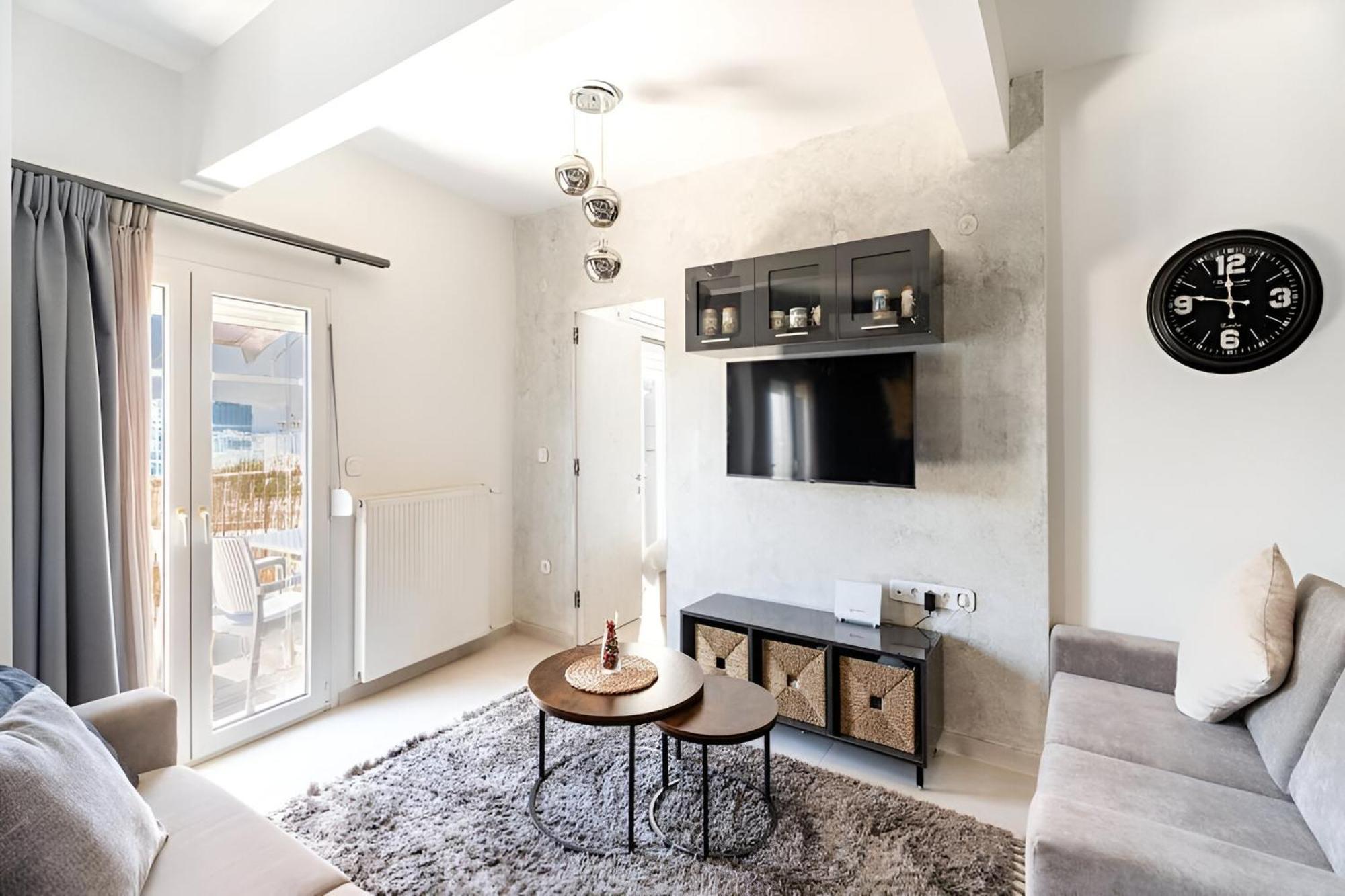 Elegant, Modern & Spacious Apartment In Thessaloniki With Balcony Экстерьер фото