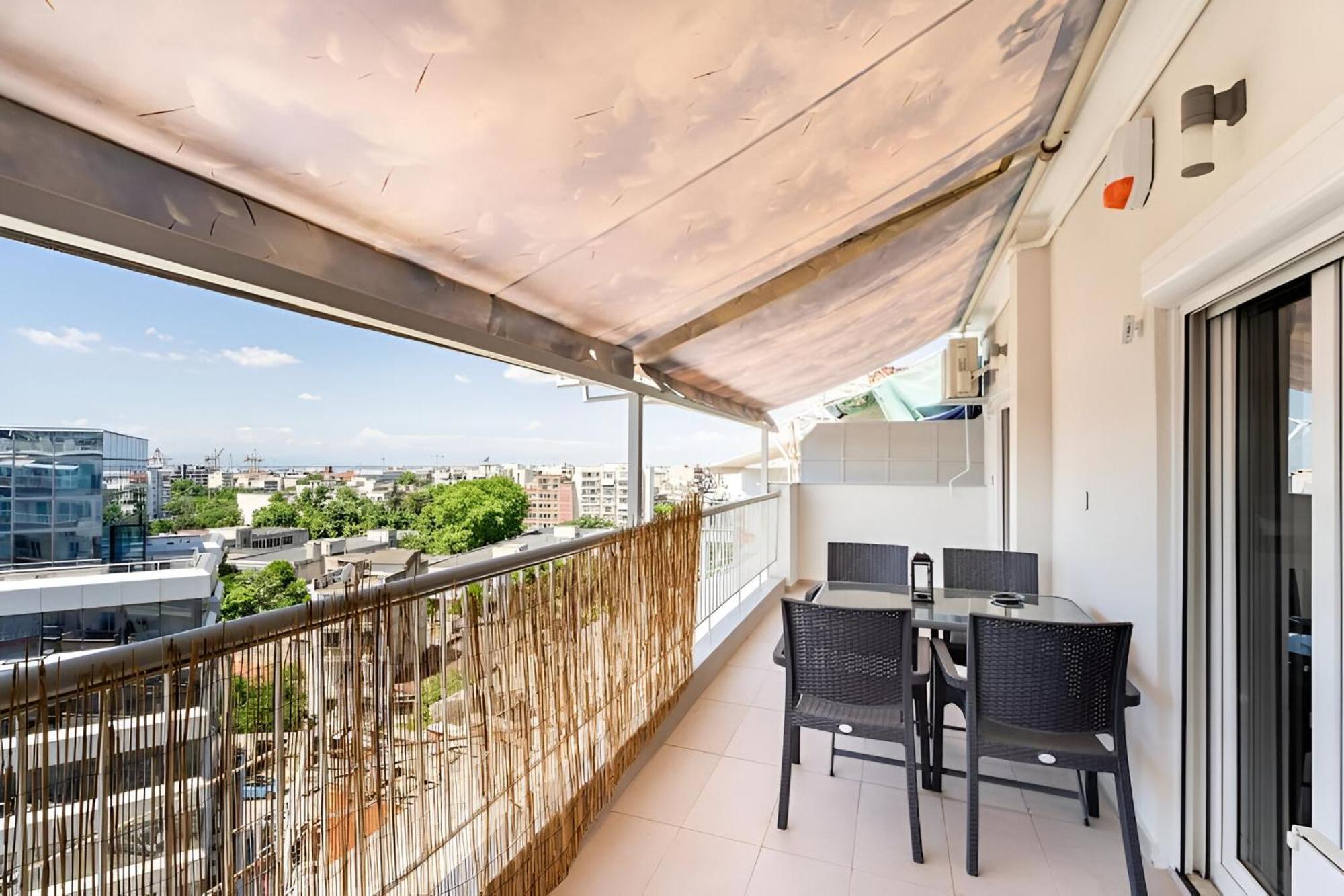 Elegant, Modern & Spacious Apartment In Thessaloniki With Balcony Экстерьер фото